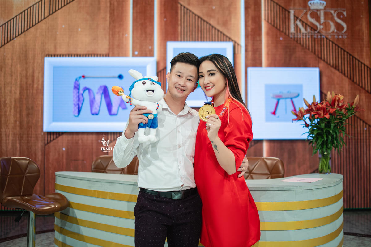 Vợ chồng HLV Trương Minh Sang và Thu Hà là khách mời của "Khách sạn 5 sao" tuần này. 