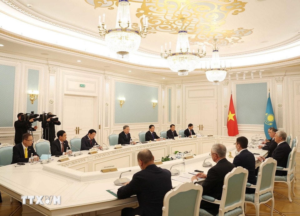 Tổng Bí thư Tô Lâm và Tổng thống Kazakhstan Kassym-Jomart Tokayev hội đàm cấp Nhà nước. (Ảnh: Thống Nhất/TTXVN)