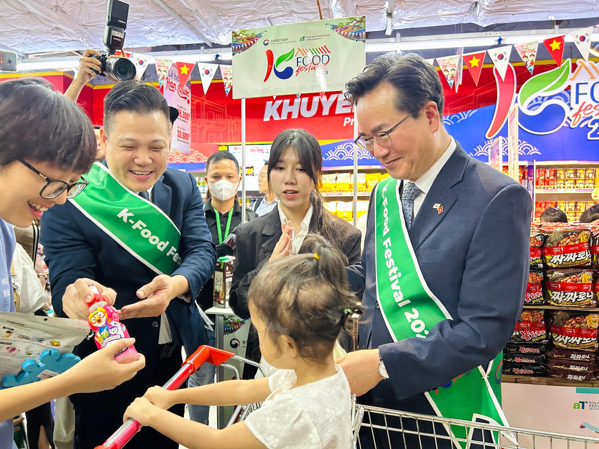 Sản phẩm đến từ Hàn Quốc trong hệ thống WinMart_WinMart+ luôn được khách hàng ưa chuộng.
