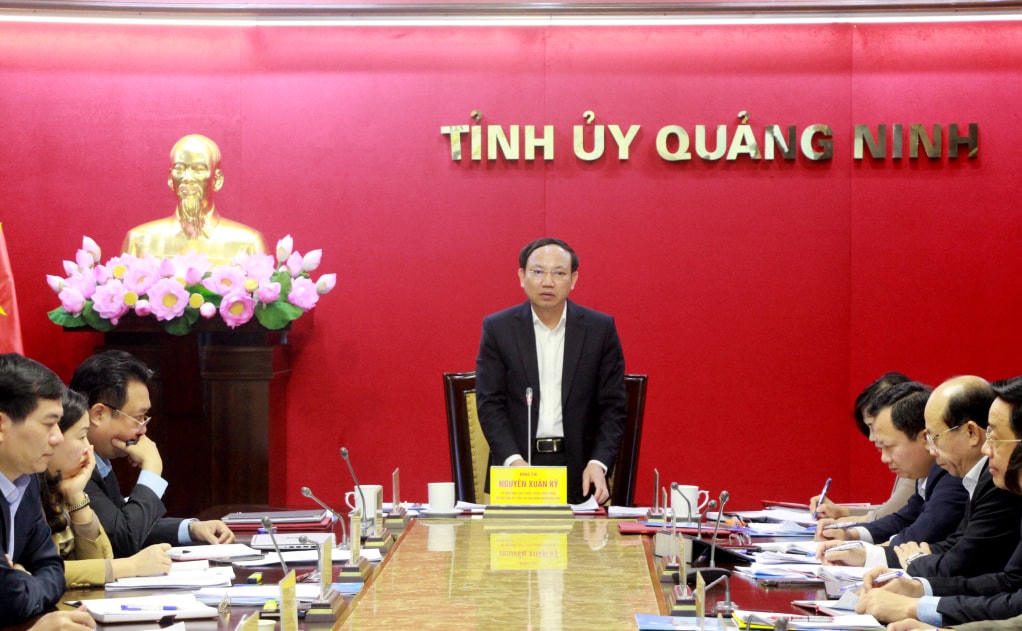 Bí thư Tỉnh ủy Quảng Ninh Nguyễn Xuân Ký phát biểu tại cuộc họp. Ảnh: QMG.
