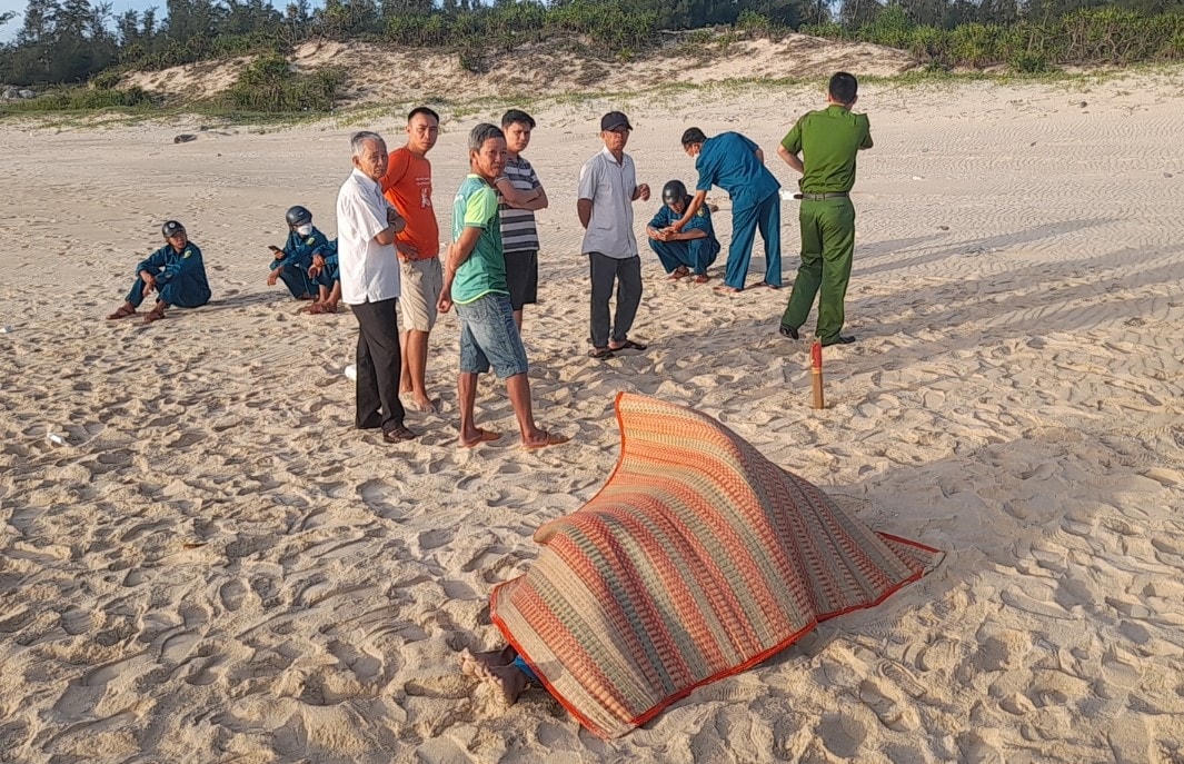 Nơi phát hiện thi thể người đàn ông ở bãi biển Tỉnh Thủy.