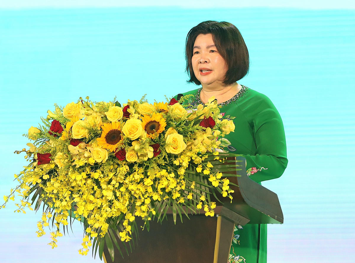 Bà Cao Xuân Thu Vân - Phó Chủ tịch Ban Chấp hành Trung ương Hội nông dân Việt Nam phát biểu tại lễ khai mạc.