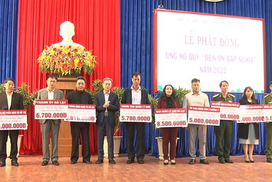 Các cơ quan, tổ chức, tập thể, doanh nghiệp, cá nhân ủng hộ vào Quỹ Đền ơn đáp nghĩa TP Đà Lạt năm 2022.