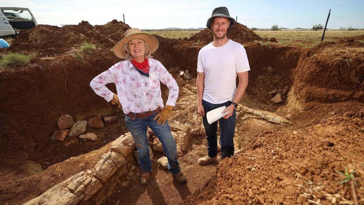 Phát hiện xương bò sát hóa thạch 100 triệu năm tuổi