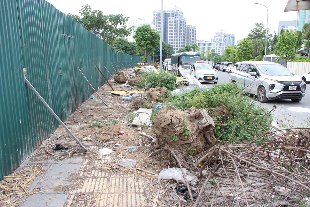 Rác thải bủa vây những con đường Khu đô thị mới Cầu Giấy 