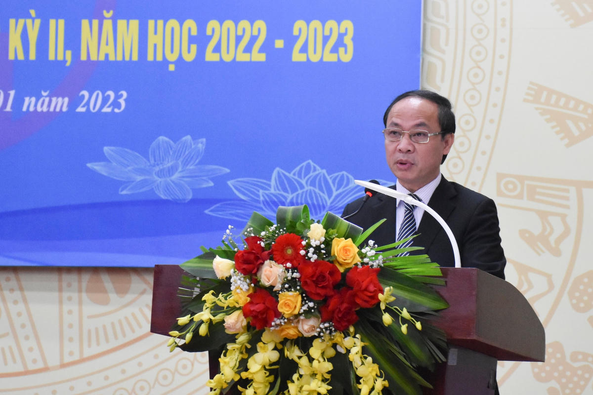 Phó Giám đốc Sở GDĐT Hà Nội Nguyễn Quang Tuấn phát biểu tại Hội nghị.