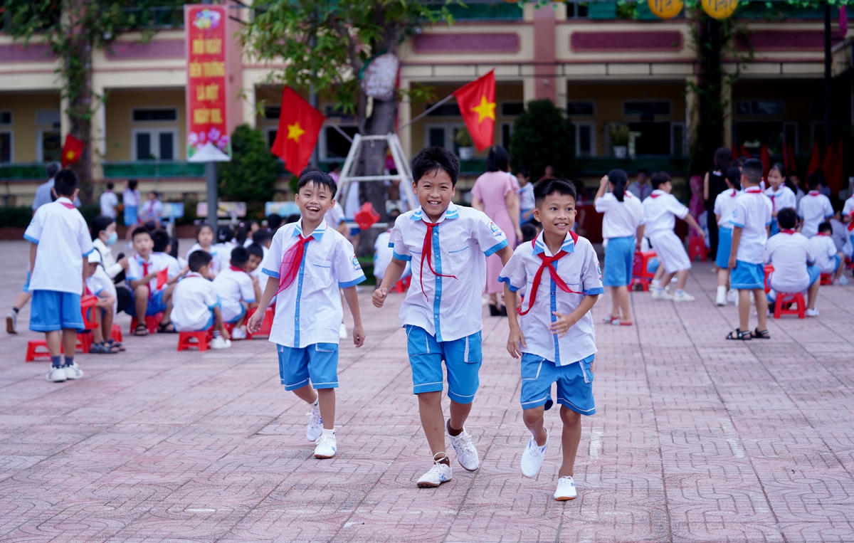 Tại trường tiểu học Nam Hà (TP Hà Tĩnh) rất nhiều học sinh đang háo hức chờ đón lễ khai giảng.