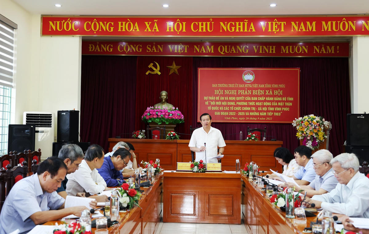 MTTQ tỉnh Vĩnh Phúc tổ chức Hội nghị Phản biện xã hội dự thảo Đề án và Nghị quyết của Ban chấp hành Đảng bộ tỉnh khóa XVII về “Đổi mới nội dung, phương thức hoạt động của Mặt trận Tổ quốc và các tổ chức chính trị - xã hội tỉnh Vĩnh Phúc giai đoạn 2022-2025 và những năm tiếp theo”. Ảnh MTTQ tỉnh Vĩnh Phúc.