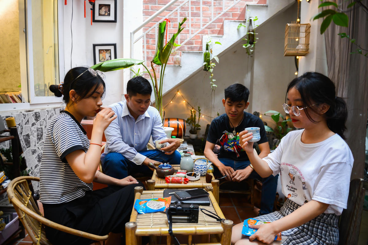 Thời gian gần đây, quán được nhiều bạn trẻ biết đến, nên quán dần trở thành không gian để tụ tập bạn bè và chụp ảnh.