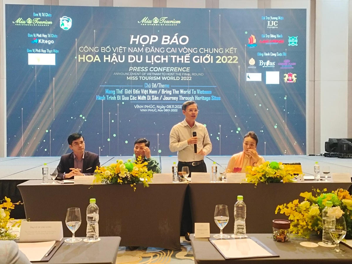 Toàn cảnh họp báo.