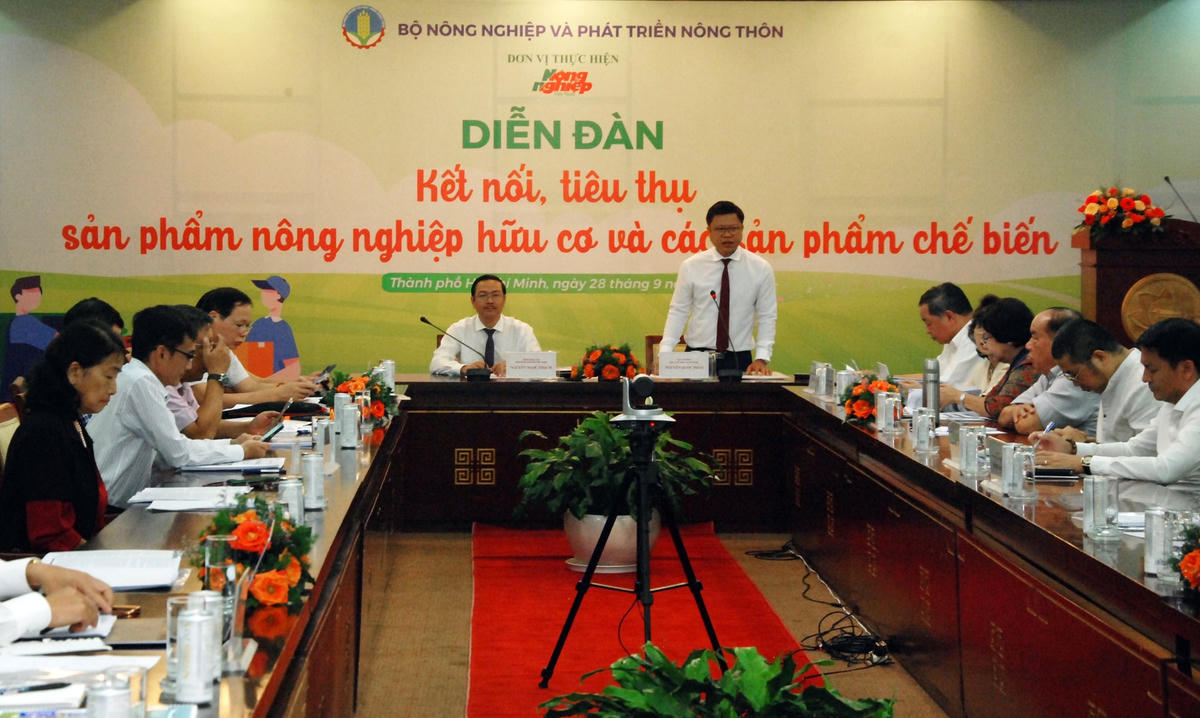 Quang cảnh Diễn đàn 'Kết nối, tiêu thụ sản phẩm nông nghiệp hữu cơ và các sản phẩm chế biến'. 