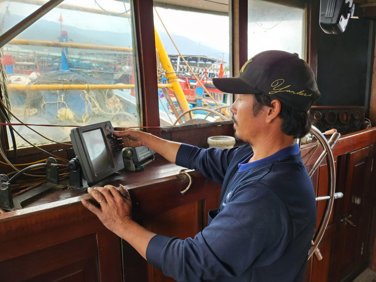 Chương trình “Cùng ngư dân thắp sáng đèn trên biển” đồng hành cùng ngư dân Bà rịa - Vũng Tàu (Ảnh: BTC).