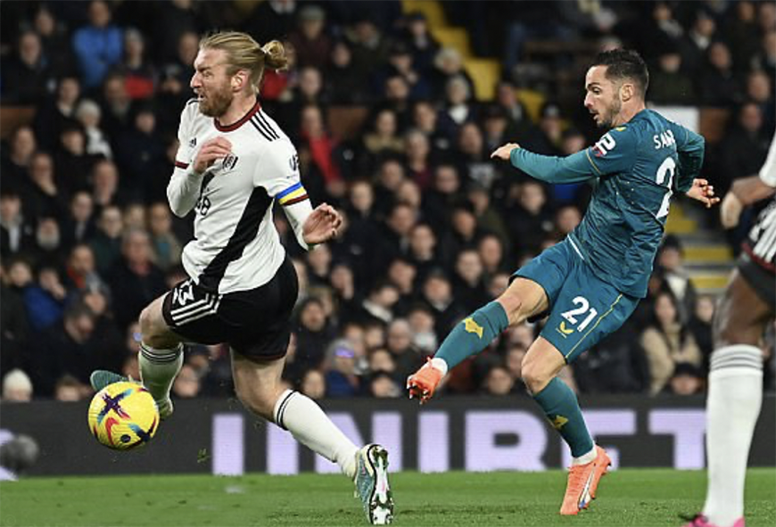 Pablo Sarabia mở tỷ số cho Wolves ở phút 23. Ảnh: Dailymail.