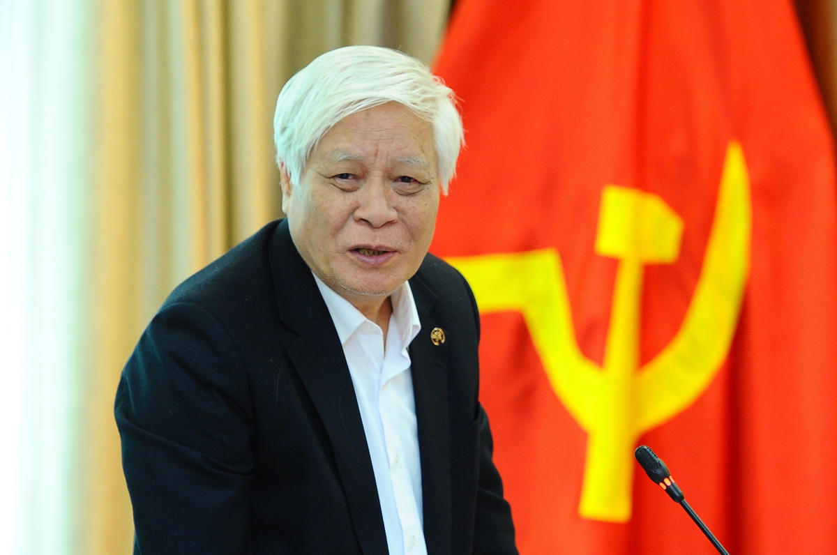 TS Nguyễn Viết Chức, Ủy viên Hội đồng tư vấn về Văn hóa - Xã hội phát biểu.