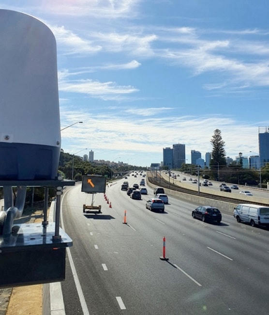 Cảm biến Radar trên cao tốc Kwinana không có làn khẩn cấp (Ảnh: Báo Giao thông).