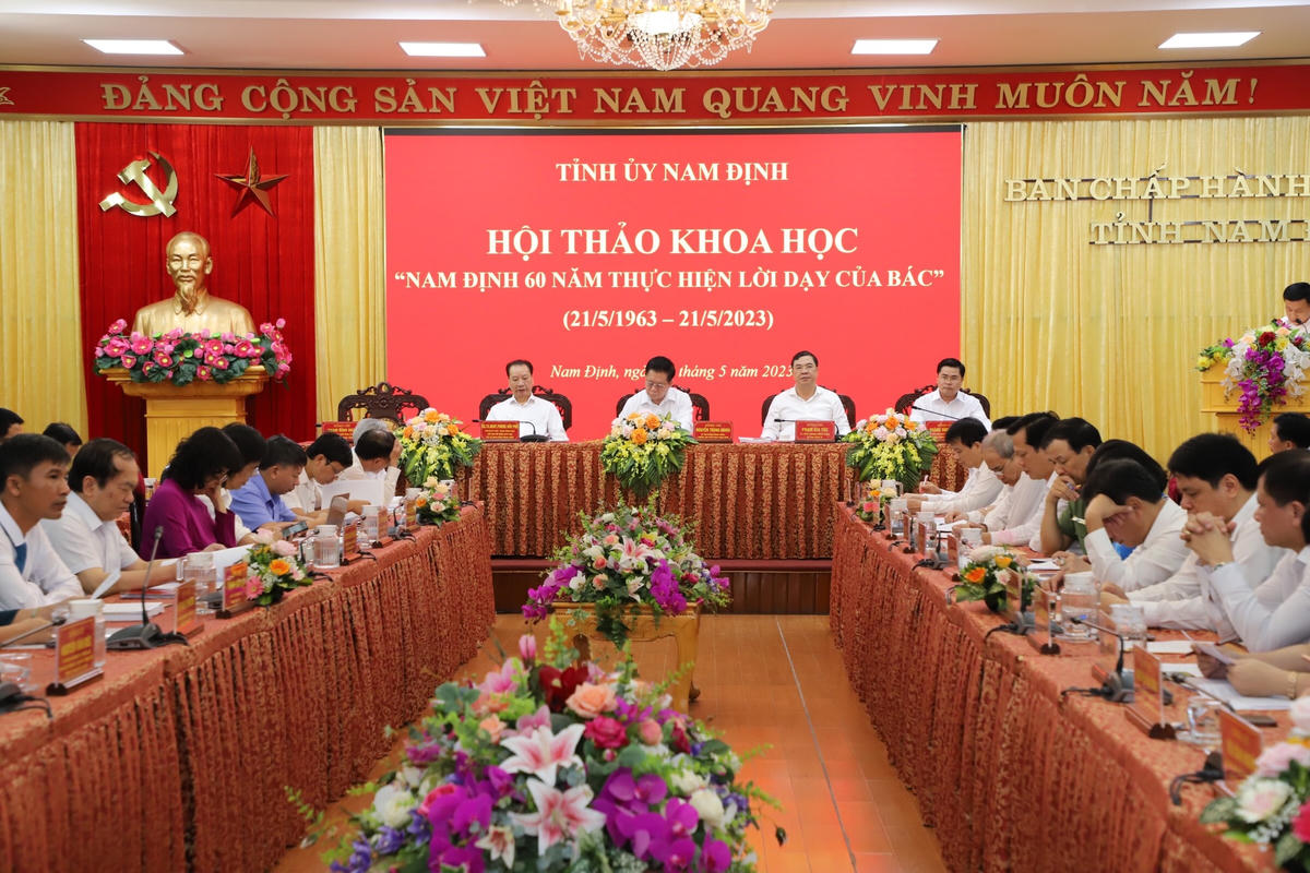Bí thư Trung ương Đảng, Trưởng Ban Tuyên giáo Trung ương Nguyễn Trọng Nghĩa đồng chủ trì Hội thảo.