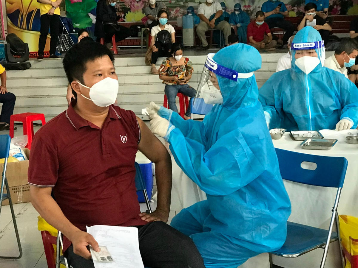 Hiện Bình Dương đang tích cực vận động người dân tiêm mũi 4 để tăng khả năng phòng dịch.