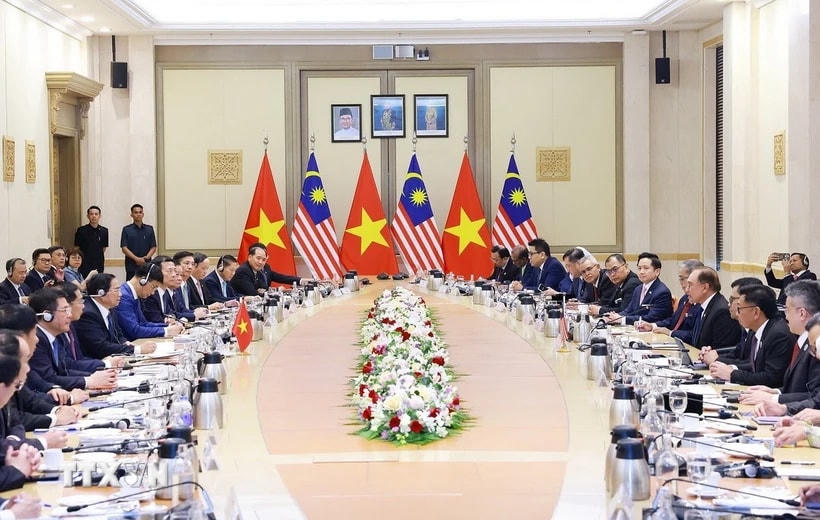 Thủ tướng Phạm Minh Chính hội đàm với Thủ tướng Malaysia Anwar Ibrahim. (Ảnh: Dương Giang/TTXVN)