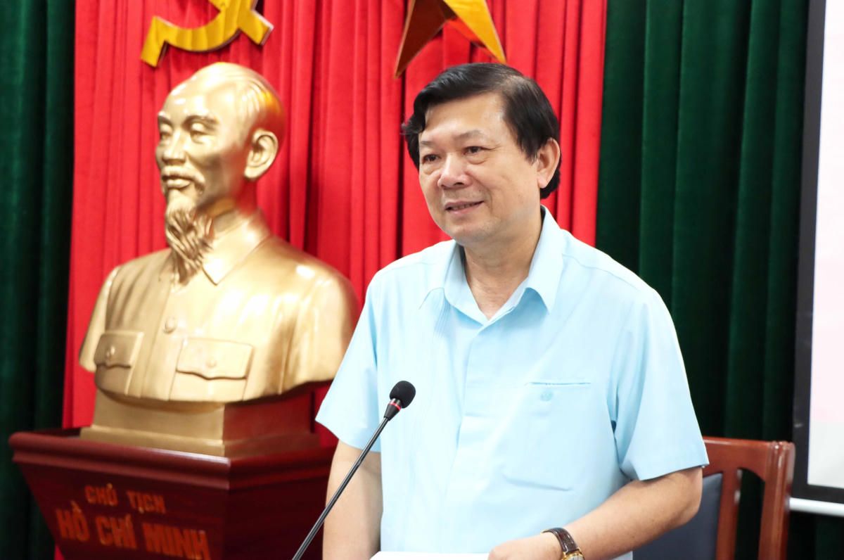 Phó Chủ tịch Nguyễn Hữu Dũng phát biểu tại Hội thảo.