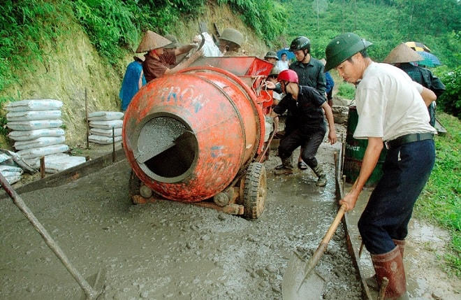Người dân tỉnh Yên Bái tích cực tham gia xây dựng nông thôn mới.