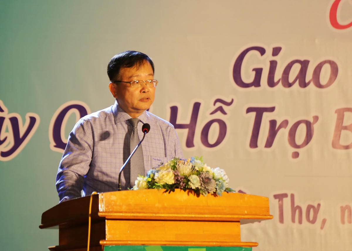 Ông Nguyễn Trung Nhân, Chủ tịch Ủy ban MTTQ Việt Nam TP Cần Thơ phát biểu và kêu gọi ủng hộ cho quỹ.