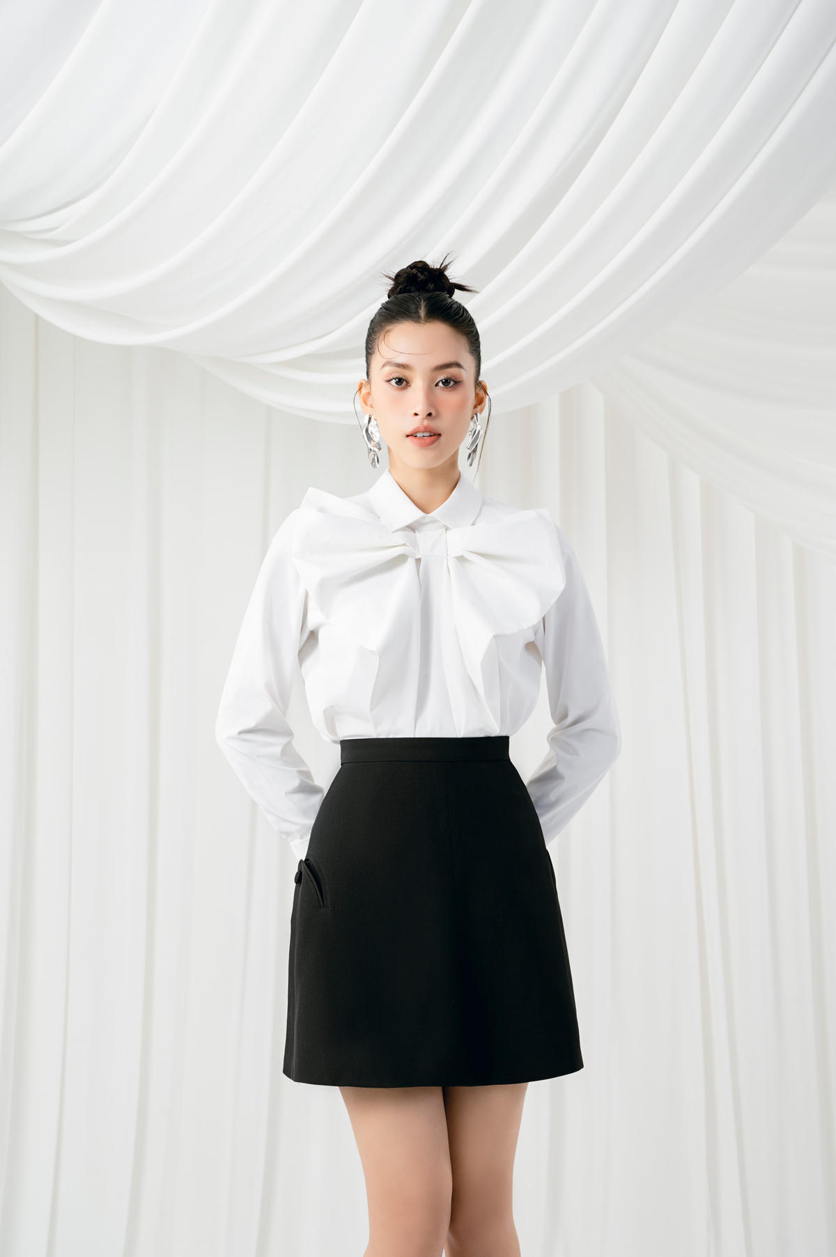 Sau 4 năm đăng quang Hoa hậu Việt Nam 2018, Tiểu Vy ngày càng trưởng thành về nhan sắc. Người đẹp cũng được đánh giá là một hoa hậu có phong cách thời trang trẻ trung, thanh lịch.