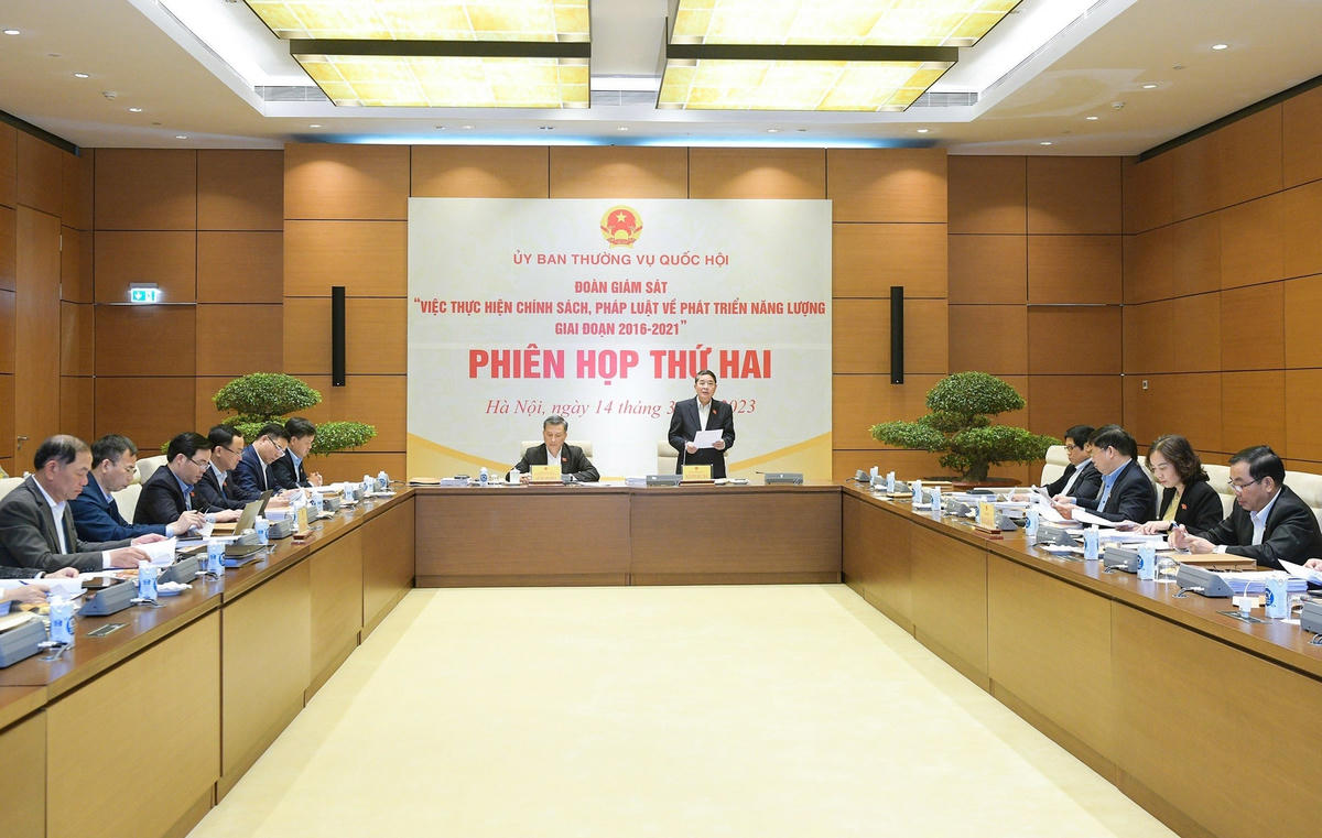 Quang cảnh Phiên họp thứ hai Đoàn giám sát “Việc thực hiện chính sách, pháp luật về phát triển năng lượng giai đoạn 2016-2021”. Nguồn: Quochoi.vn