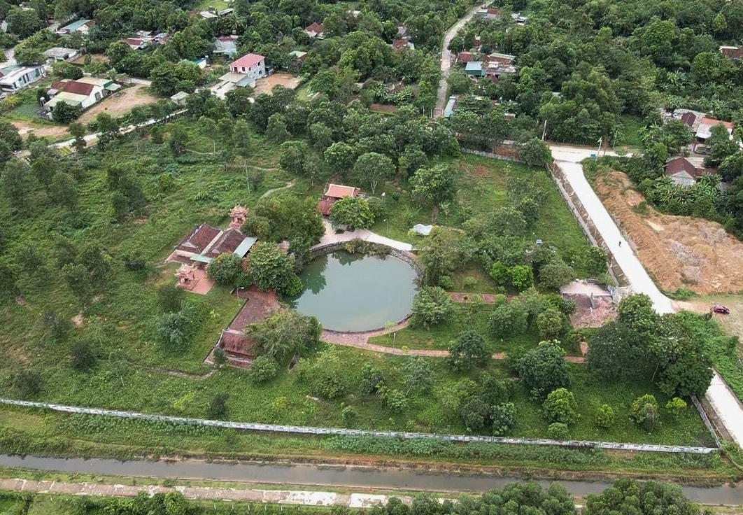 Đền Trầm Lâm nơi vua Hàm Nghi ban nhiều báu vật để dâng cúng Thánh mẫu.