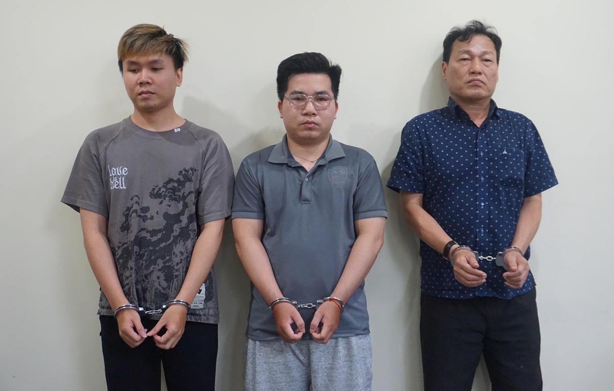 Ảnh 1- Người đưa tin