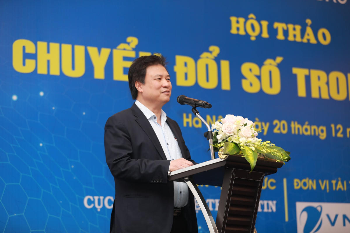 Thứ trưởng Bộ GDĐT Nguyễn Hữu Độ phát biểu tại hội thảo.