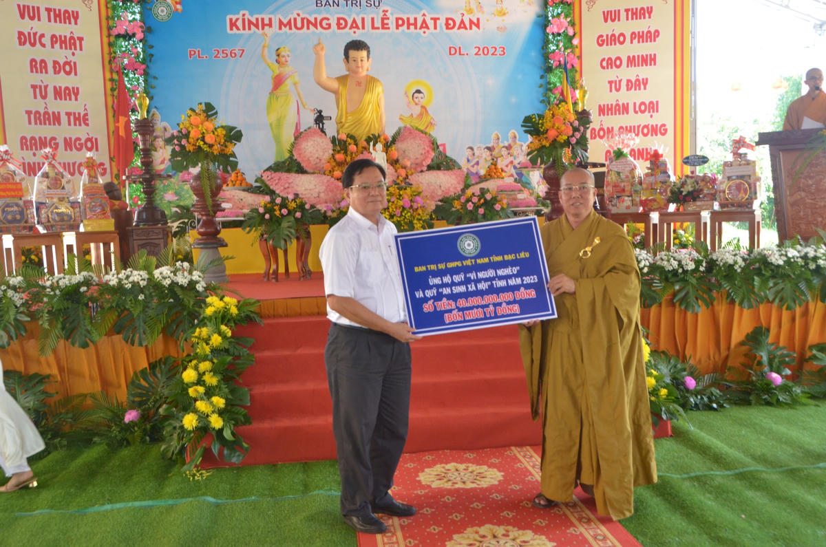 Ban trị sự Giáo hội phật giáo Việt Nam tỉnh tặng 40 tỷ đồng vào Quỹ vì người nghèo, Quỹ an sinh xã hội của tỉnh.