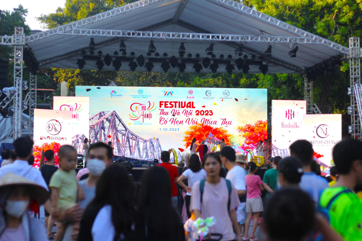 Bên cạnh đó, đêm diễn chương trình Festival Thu Hà Nội 2023 sẽ được diễn ra vào đêm cuối tại phố đi bộ Hồ Gươm. 