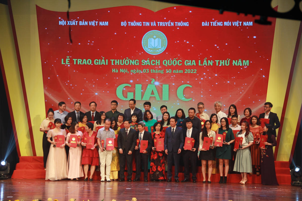 Các tác giả, đơn vị xuất bản nhận giải C. 
