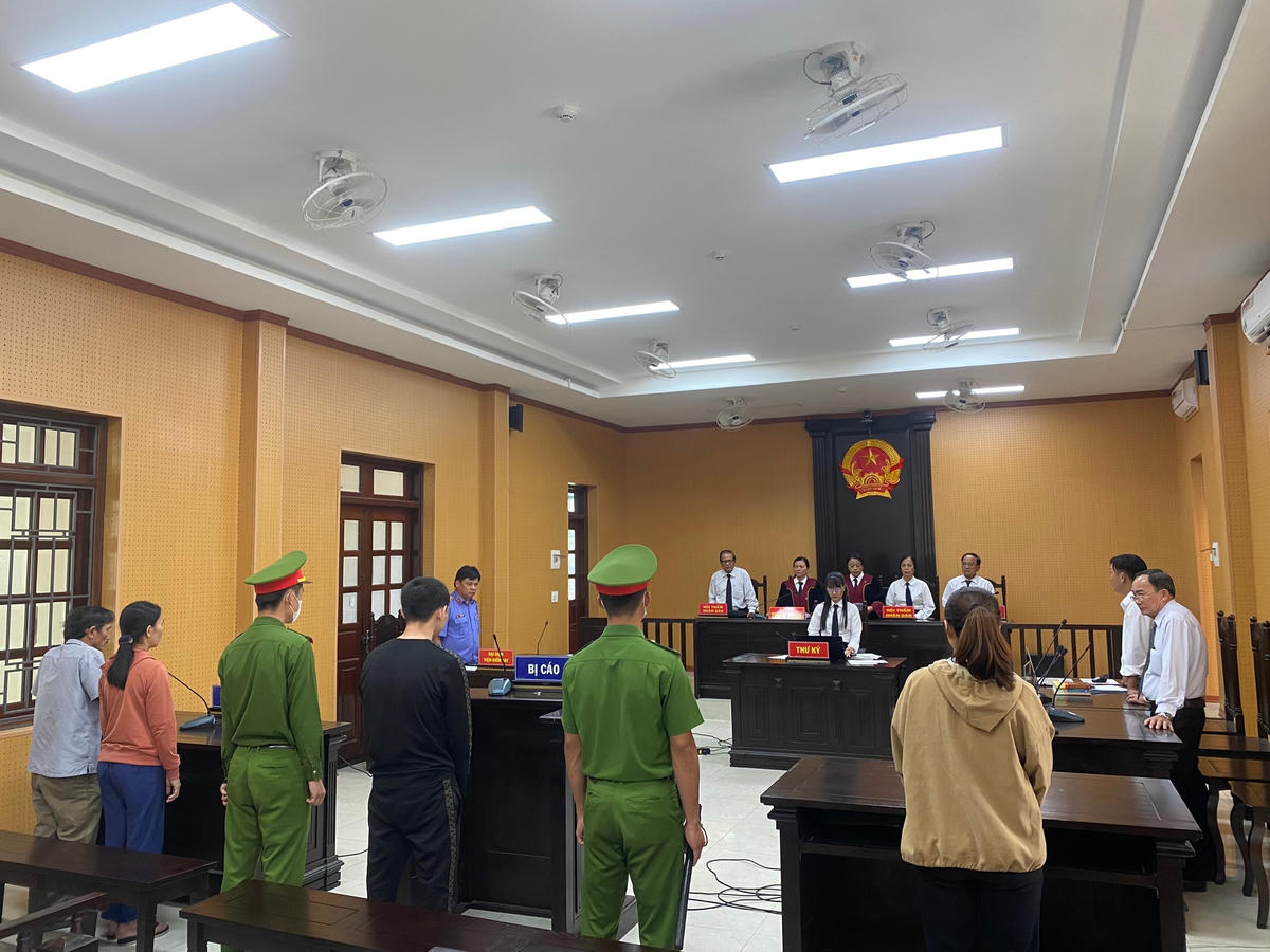 Quang cảnh buổi xét xử bị cáo Võ Phi Hậu.