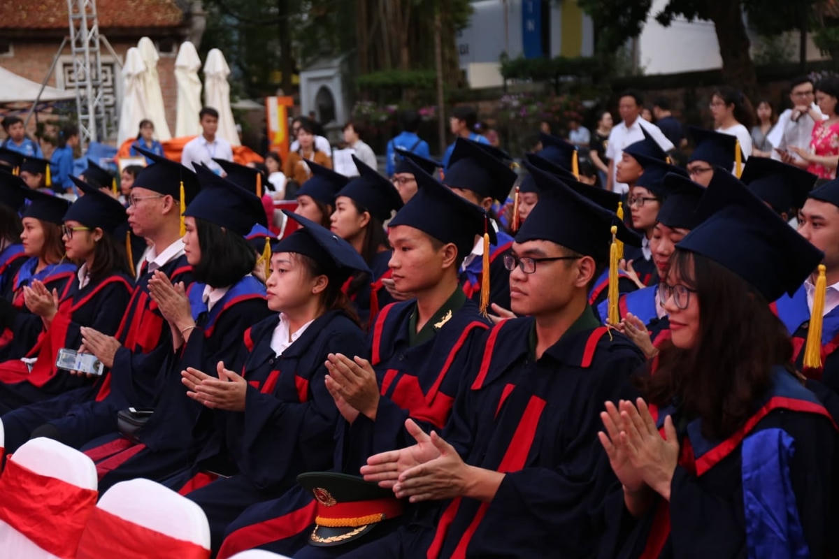 Gặp mặt các thủ khoa xuất sắc tốt nghiệp các trường đại học, học viện trên địa bàn thành phố Hà Nội.