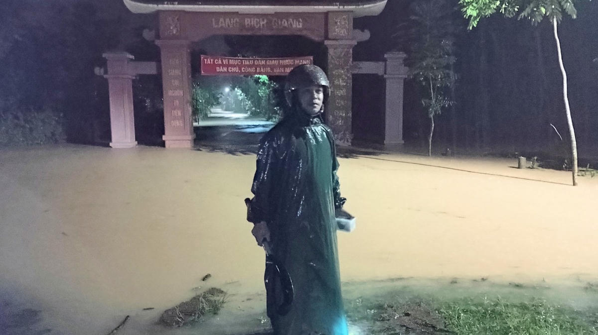 Mưa lớn gây ngập lụt một số vùng thấp trũng tại huyện Cam Lộ. Ảnh: CTV.