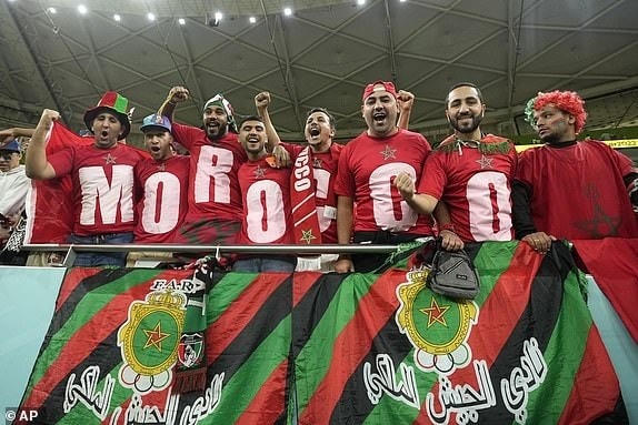 Không thể diễn tả nổi niềm vui của các cổ động viên tuyển Morocco.