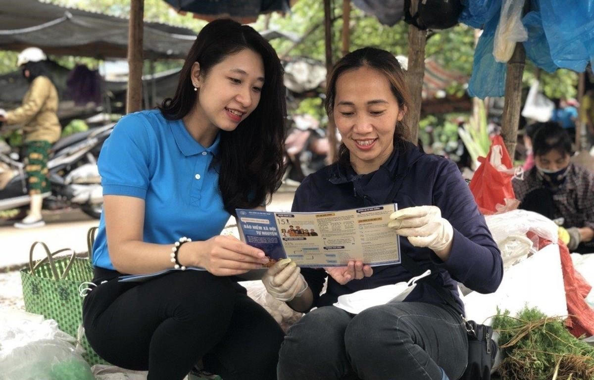 Tuyên truyền về chính sách bảo hiểm xã hội tự nguyện cho người lao động.