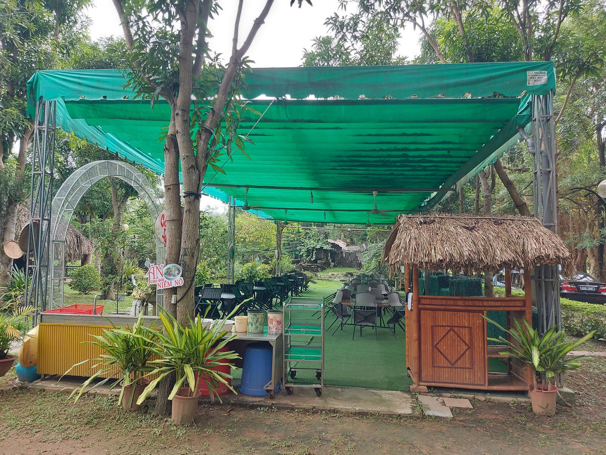  Những công trình xây dựng trái phép này hiện vẫn đang 'trơ gan cùng tuế nguyệt', chưa được phá dỡ và vẫn đang sử dụng để kinh doanh nhằm sinh lời cho doanh nghiệp.