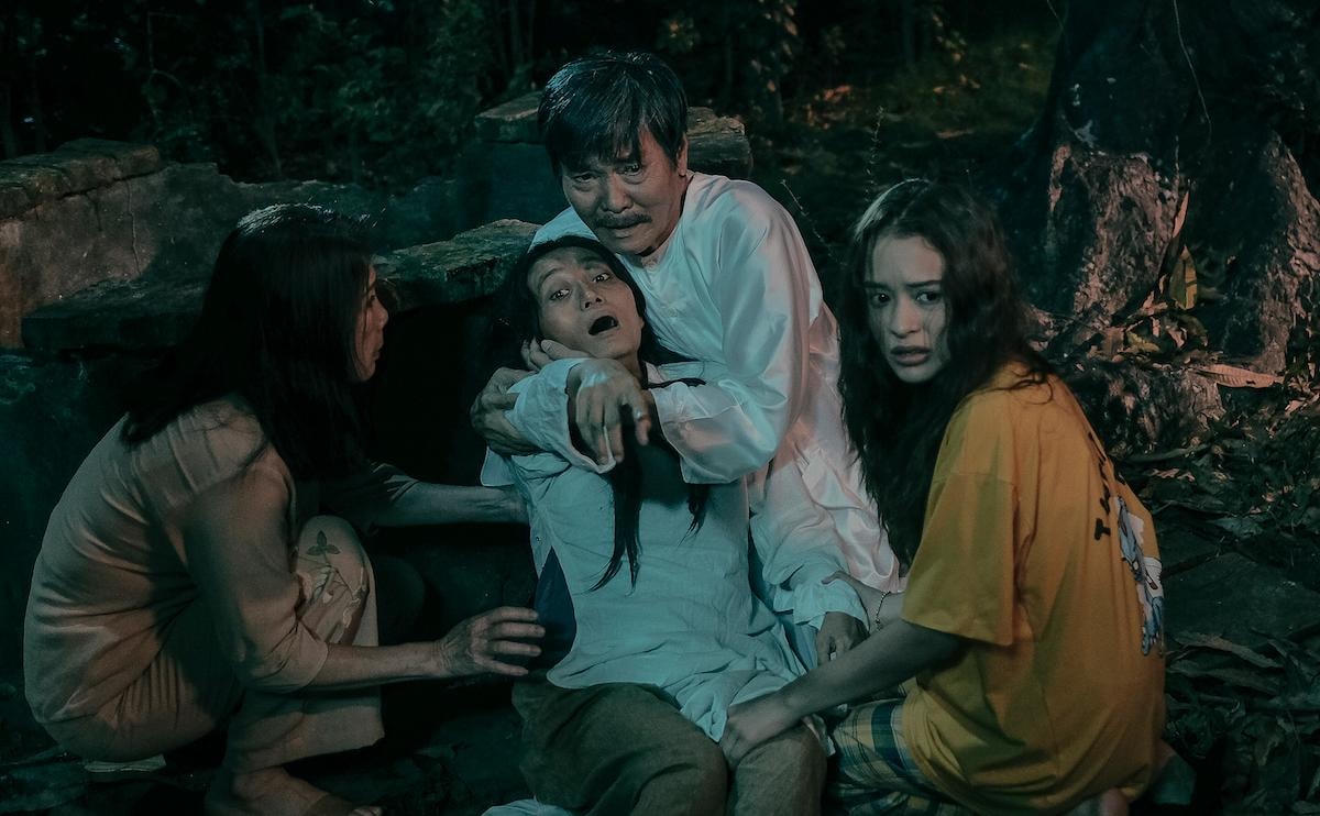 "Nhà không bán" tập trung khai thác yếu tố tâm linh xoay quanh gia đình Việt. 