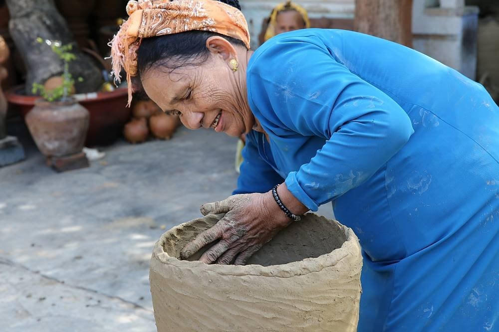 Nghệ thuật làm Gốm của người Chăm là một trong 10 sự kiện tiêu biểu. 