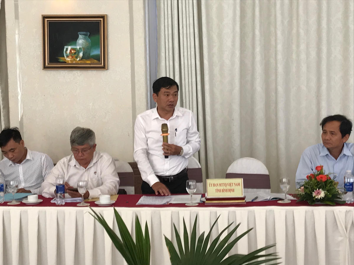 Đại diện Ủy ban MTTQ Việt Nam tỉnh Bình Định (đơn vị Cụm trưởng) phát biểu tại Hội nghị.