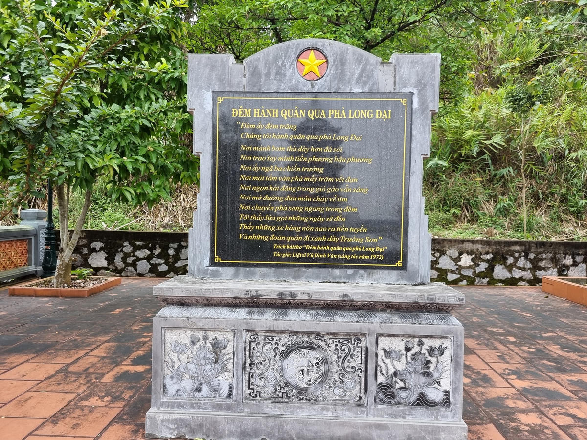 Đền tưởng niệm liệt sĩ Trường Sơn bến phà Long Đại không chỉ là công trình tri ân các anh hùng liệt sĩ trên đường Trường Sơn mà còn là “địa chỉ đỏ” trong hệ thống di tích lịch sử đường Trường Sơn để khách khi du lịch Quảng Bình đến thăm viếng, dâng hương tưởng niệm các chiến sĩ đã ngã xuống vì sự nghiệp bảo vệ Tổ quốc.