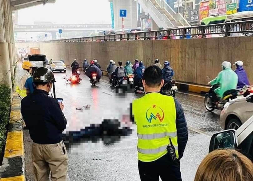 Hiện trường vụ nam sinh tử vong tại hầm chui Thanh Xuân thuộc địa bàn quận Thanh Xuân, TP Hà Nội. Ảnh: Tạp chí GTVT.xa