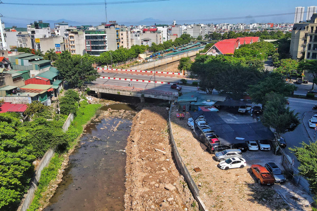 “Đến nay đã GPMB được 28,45 ha, đạt 97,59% đã bàn giao cho chủ đầu tư 26,32 ha để thi công. Quá trình GPMB có nhiều khó khăn do vướng nhiều cơ chế chính sách, đến nay đã được thành phố và các sở ngành tháo gỡ, đặc biệt là công tác tái định cư”, cho hay.