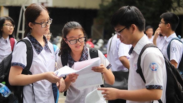Thí sinh sau khi rời khỏi phòng thi chiều nay. (Ảnh minh họa)