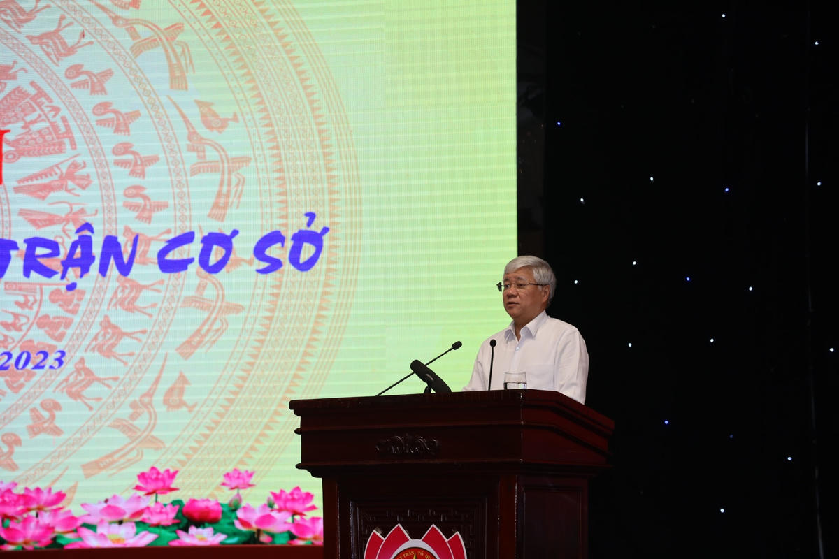 Bí thư Trung ương Đảng, Chủ tịch Uỷ ban Trung ương MTTQ Việt Nam Đỗ Văn Chiến đánh giá cao vai trò của Uỷ ban MTTQ tỉnh Nghệ An trong việc tổ chức diễn đàn “Lắng nghe tiếng nói Mặt trận cơ sở”. Ảnh:ĐB.