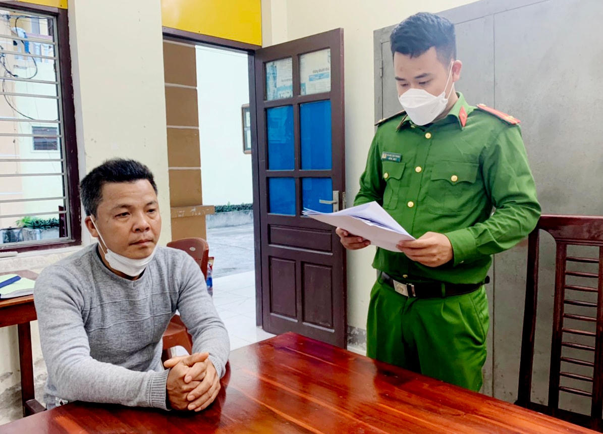 Đối tượng Trần Quốc Tuấn bị Công an huyện Đức Thọ bắt tạm giam về hành vi cướp giật tài sản.