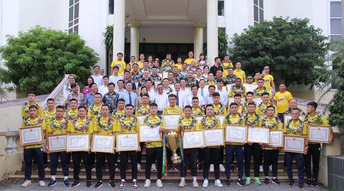 Tỉnh Thanh Hóa tổ chức lễ tuyên dương, vinh danh CLB bóng đá Thanh Hóa sau thành tích vô địch cúp Quốc gia 2023.