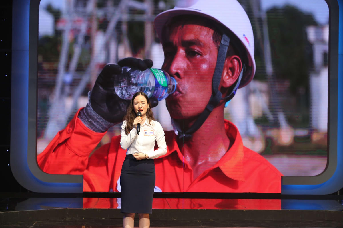 Người thợ điện Đào Minh Tuyến (trong câu chuyện).